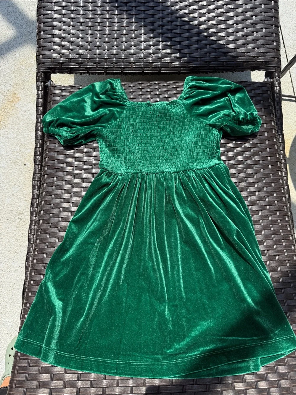Green Velvet Puff-Sleeve Kids Dress - Elegant Holiday Style